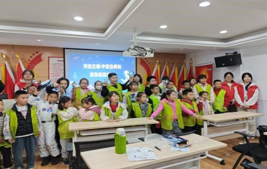 艺同劳|航天科普进社区 志愿暖心伴成长