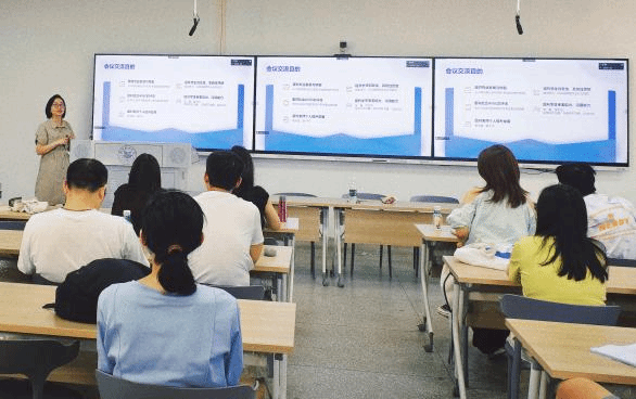 视觉传达设计专业召开教学改革研讨会