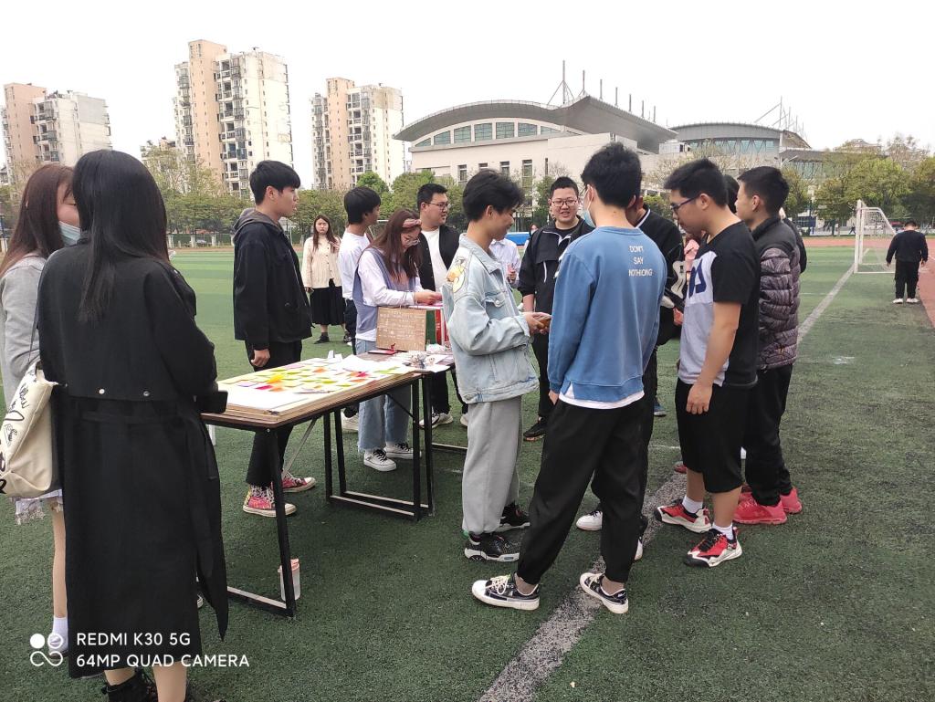 英国365上市公司成功举办女生节“三走”户外趣味活动