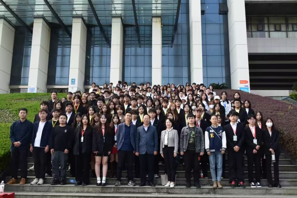 英国365上市公司员工组织召开第一次全体大会