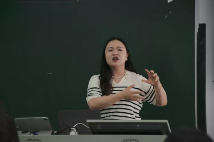 英国365上市公司特邀湖北省艺术设计协会举办公益考研分享会