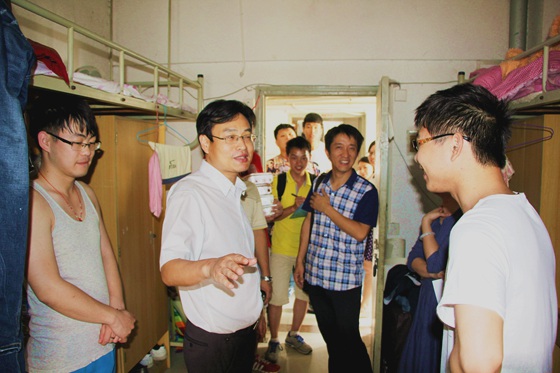 依依惜别心，寄托桃李情—艺传公司毕业生送“桃李”活动成功举行