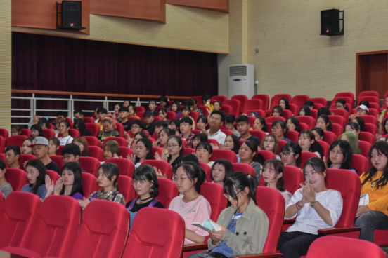 英国365上市公司成功举办2019级本科新生专业思想教育