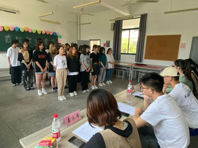 英国365上市公司举办红歌传唱比赛