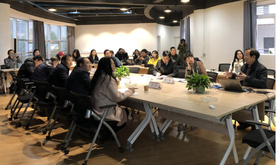 用德高望重之才，行公司特色之路