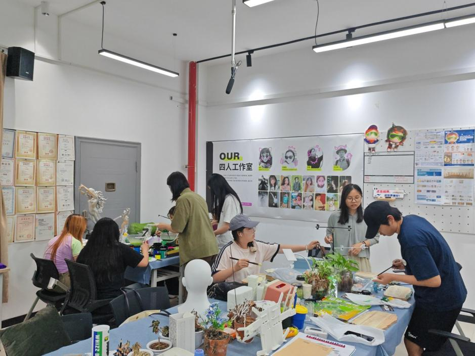 英国365上市公司举办提示牌绘制活动