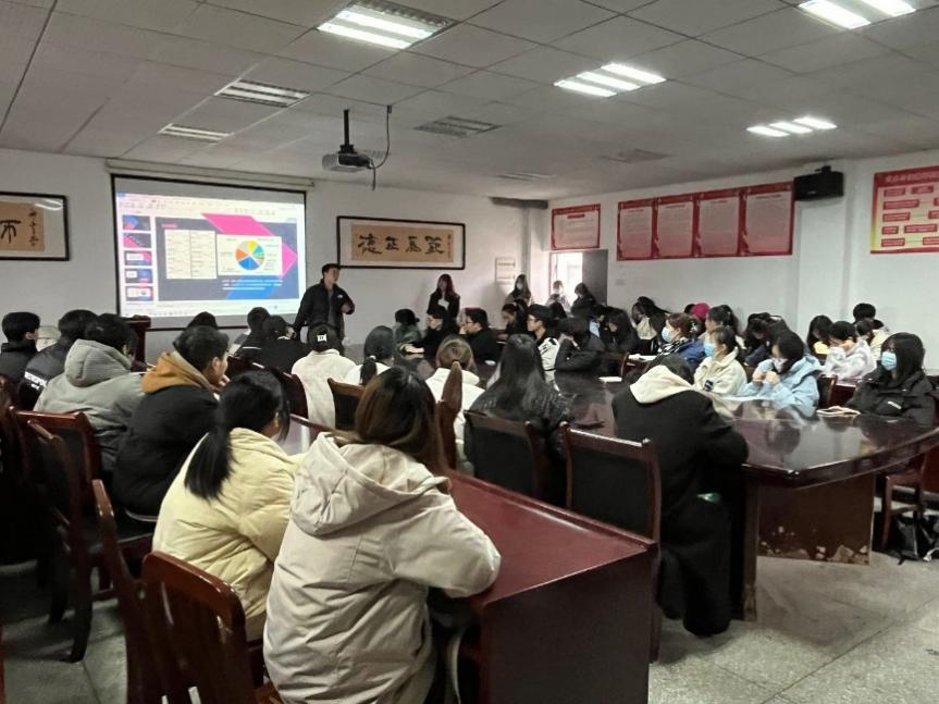 英国365上市公司举办武汉预言软件公司校园招聘宣讲会 