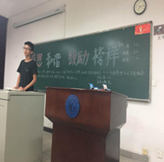 英国365上市公司大一顺利开展“诚信 感恩”主题班会