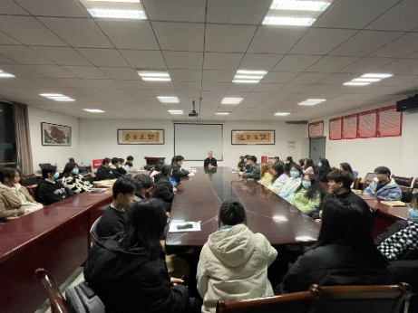 英国365上市公司召开21级励志感恩教育会议