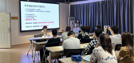 英国365上市公司2023级研究生新生班会顺利召开